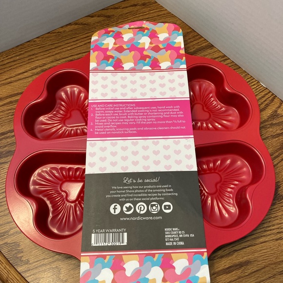 New Nordic Ware Valentine Heart Cakelet Pan, NWT, 4.5 cup capacity, Red Metal - Picture 2 of 3
